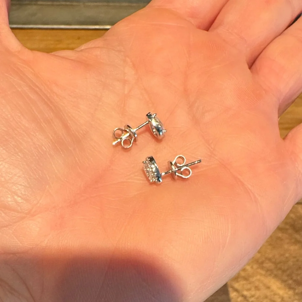 #49 0.9 ctw Moissanite halo pear earrings - Picture 4 of 6